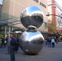 Kugel-fuer-Einkaufspassage